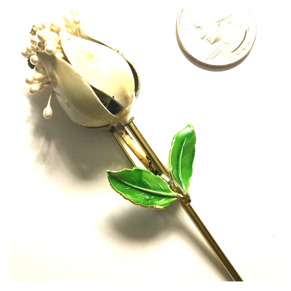 1950 Gold Pearl Pin Hand Enameled Total Glam⭐️🦋